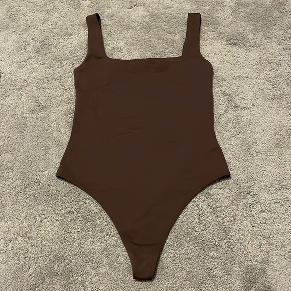 Aritzia Babaton Contour Bodysuit - Picture 1 of 2